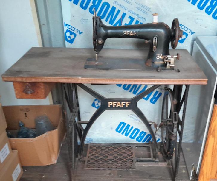oude trapnaaimachine Pfaff, Antiek en Kunst, Antiek | Naaimachines, Ophalen