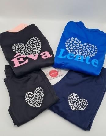 Trainingspakken met je eigen naam in maat 110, Kinderen en Baby's, Kinderkleding | Maat 110, Ophalen of Verzenden, Nieuw, Meisje