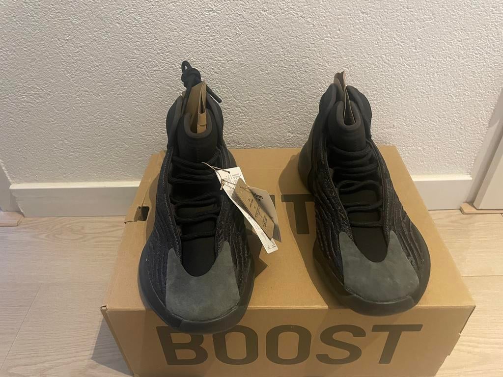 adidas yeezy  schoenen qntm yeezy 43 1/3, Ophalen, Zo goed als nieuw