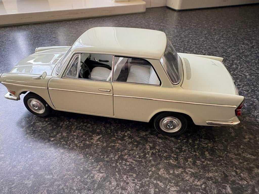 SIGNATURE MODELS MASSSTAB 1:18 18125 - 1962 BMW LS Luxus - neuwertig EUR 113,88 - DE