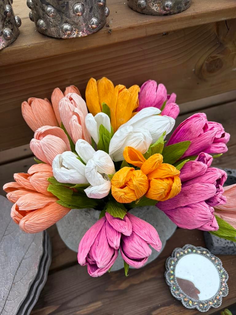 Partij decoratie tulpen kunst, Ophalen, Zo goed als nieuw