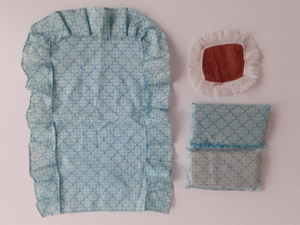 Sindy pop laken kussens badmat barbie fleur, Verzamelen, Poppen, Ophalen of Verzenden, Gebruikt, Overige typen