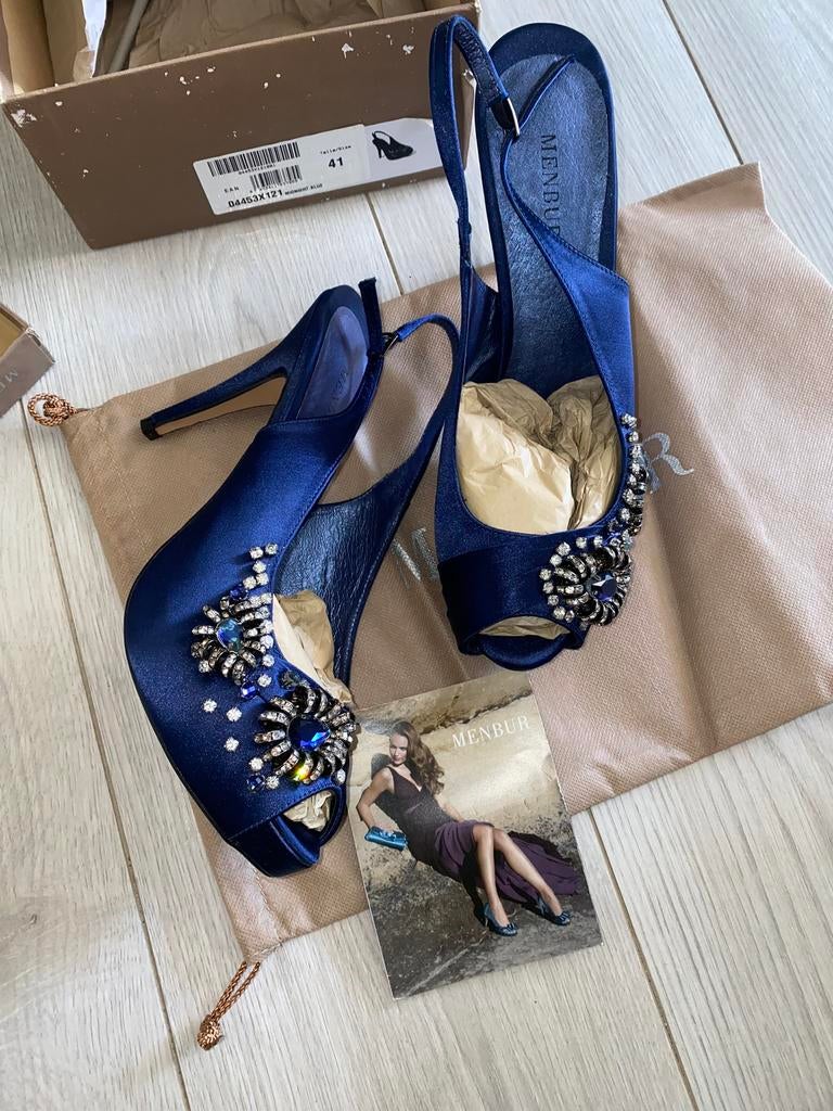 Ontzettend mooie nieuwe schoenen in maat 41 van merk Menbur, Blauw, Nieuw, Ophalen of Verzenden, Schoenen met hoge hakken