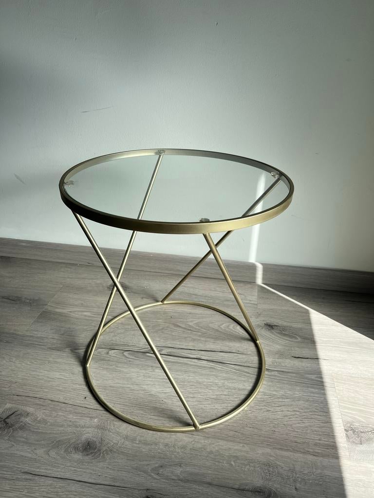 Goudkleurig bijzettafeltje met glazen blad, Ophalen, Minder dan 45 cm, Minder dan 55 cm, Metaal of Aluminium