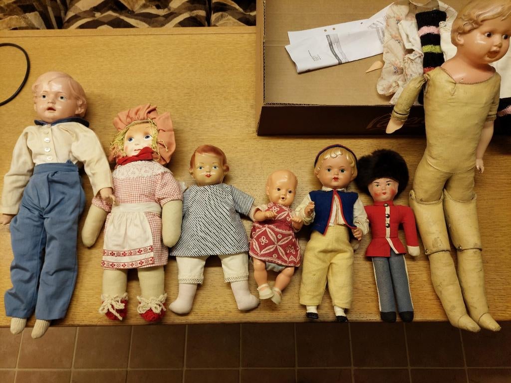 Oude poppen, waaronder pop met leren lijf (defect), Verzamelen, Poppen, Verzenden, Gebruikt, Pop