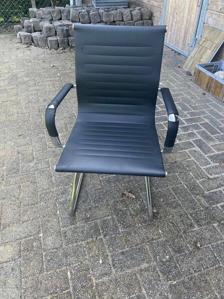 Zwarte bureaustoelen met armleuningen - 2 stuks, Ophalen, Gebruikt, Twee, Zwart