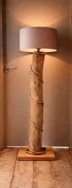 Staande lamp met houten stam en touw, Ophalen of Verzenden, Gebruikt, Hout, 150 tot 200 cm