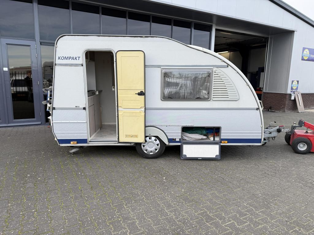 Kip Kompakt 37 EK Langslaper + WC 680KG + Bovag 2026 !!, Caravans en Kamperen, Kip, Tot en met 2, Bedrijf, Treinzit