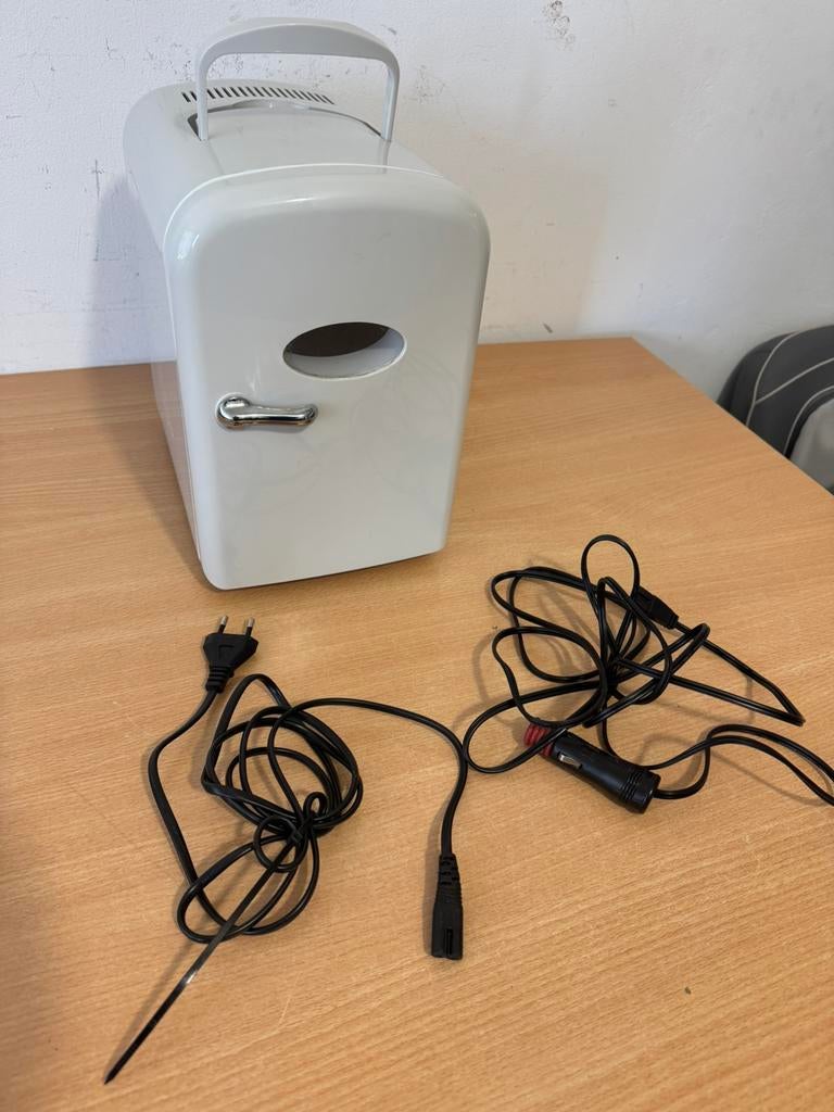 Mooie Mini Koelkast ( 12V / 220-240V ) + Kabels, Zonder vriesvak, Ophalen of Verzenden, Minder dan 45 cm, Minder dan 85 cm