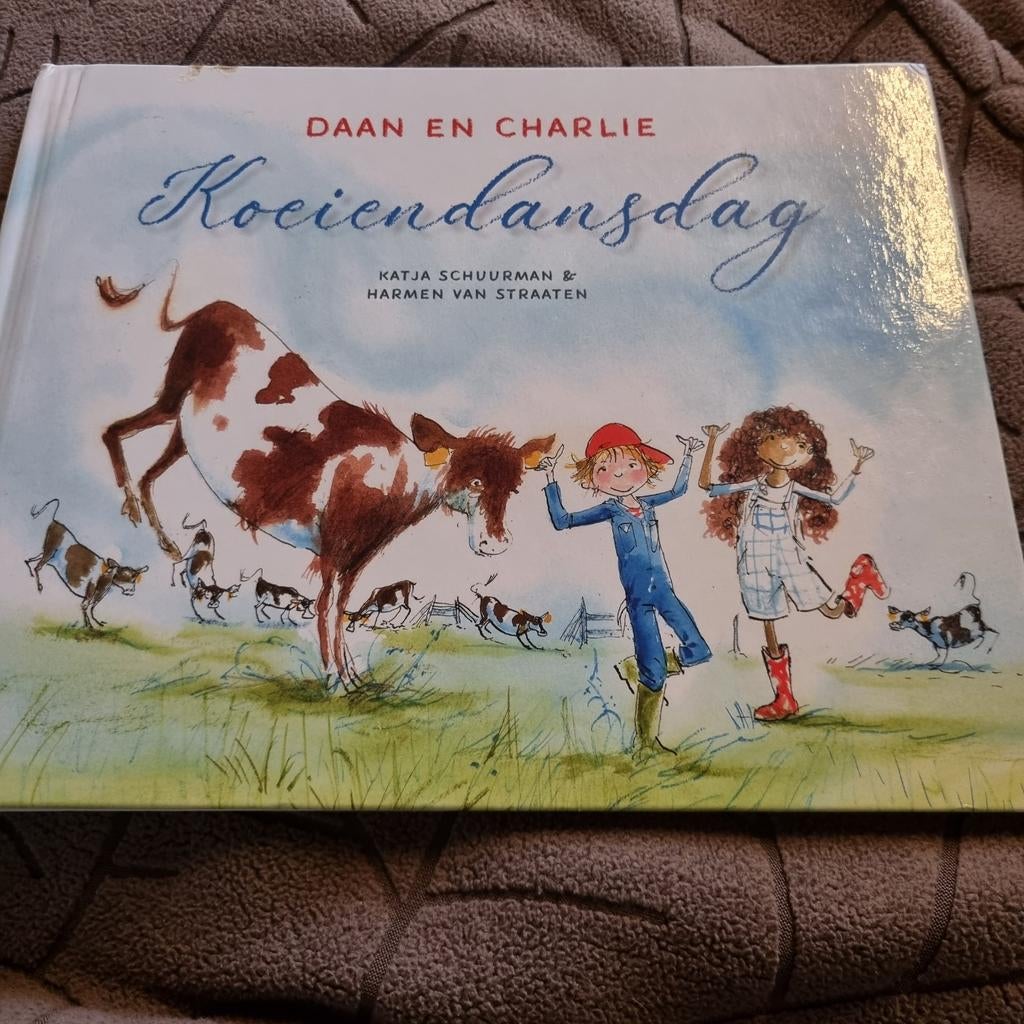Daan en Charlie: Koeiendansdag - Katja Schuurman, Boeken, Kinderboeken | Jeugd | onder 10 jaar, Ophalen of Verzenden, Zo goed als nieuw