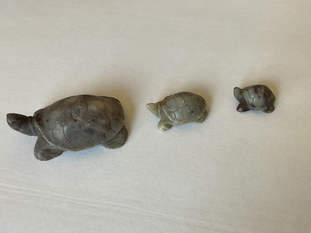 3 Beeldjes van Speksteen van Schildpadjes, Verzamelen, Beelden en Beeldjes, Ophalen of Verzenden, Gebruikt, Dier