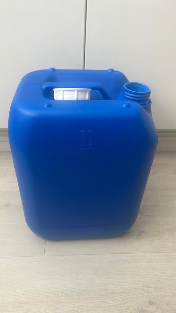 Tk 25 liter jerrycan handig voor de auto camping of caravan, Tuin en Terras, Regentonnen, Minder dan 75 liter, Ophalen, Zo goed als nieuw