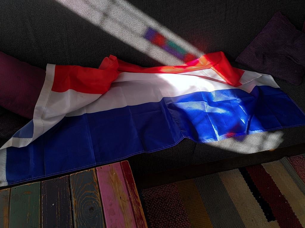 Gratis Nederlandse vlag (oog is kapot), Ophalen