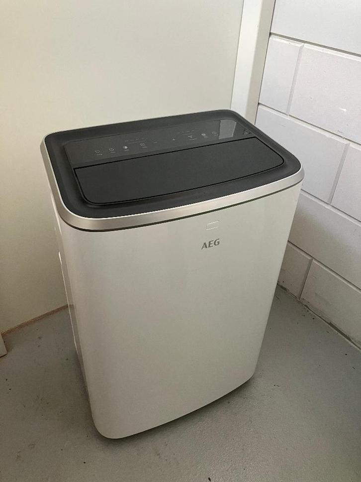 Mobiele airco AEG AXP26U338BW wit + raamafdichting Coolseal, Witgoed en Apparatuur, Airco's, Zo goed als nieuw, Mobiele airco