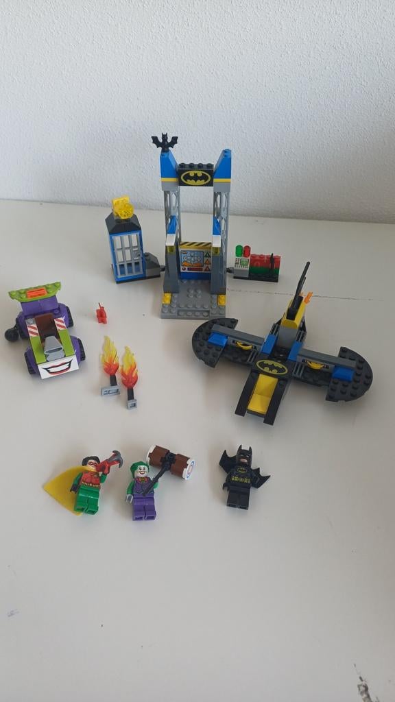LEGO The Joker Batcave Attack 10753 (met aanpassingen), Ophalen of Verzenden