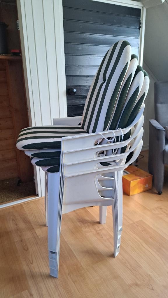 4 witte kuipstoelen, Ophalen, Kunststof, Wit, Zo goed als nieuw