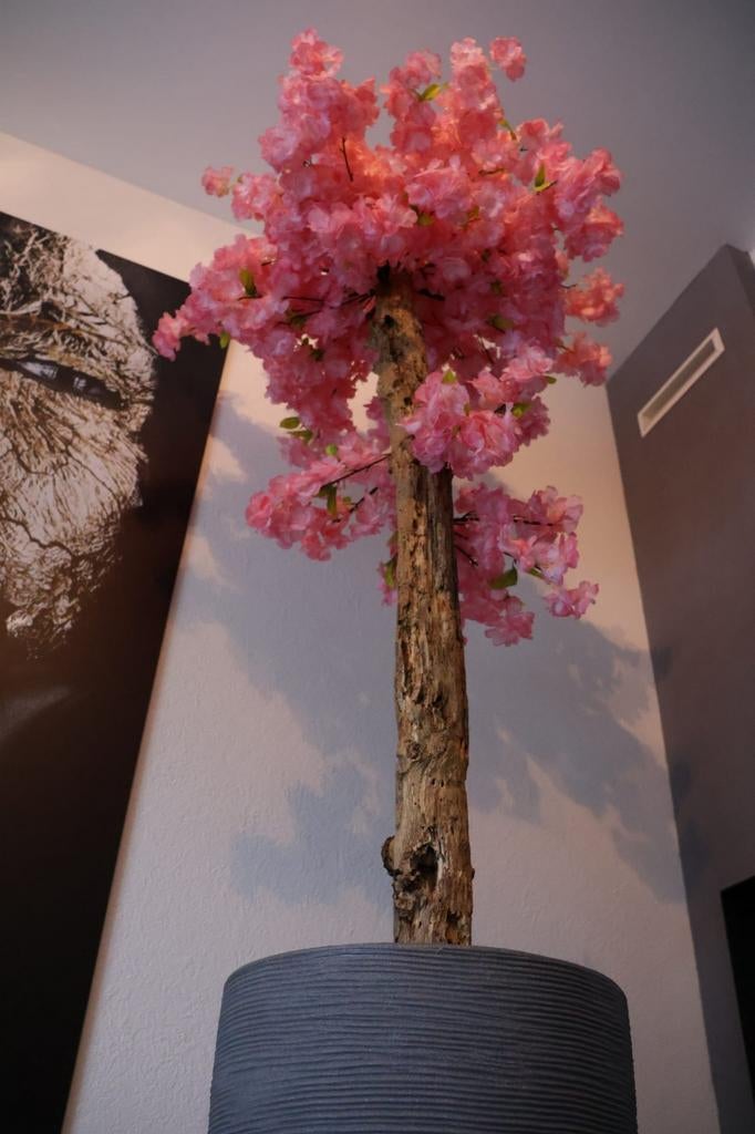 Mooie oude stam vol mooie kunstbloemen, Ophalen, Nieuw