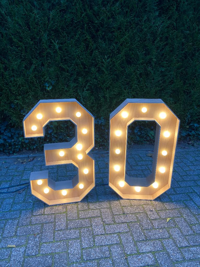 Lentjes verhuur lichtcijfers 30, Hobby en Vrije tijd, Ophalen, Overige