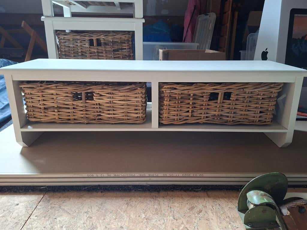 Witte kapstok met twee rieten mandjes, Huis en Inrichting, Woonaccessoires | Kapstokken, Gebruikt, Minder dan 100 cm, Hout, Ophalen