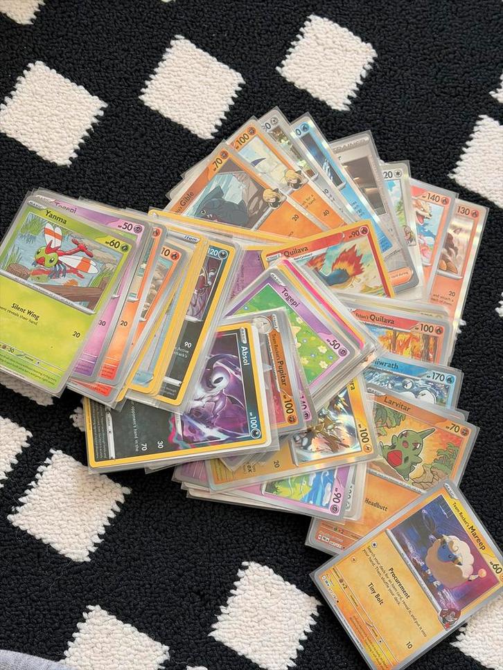 100 Holo en Reverse Holo Pokémon kaarten - Diverse sets, Hobby en Vrije tijd, Verzamelkaartspellen | Pokémon, Gebruikt, Meerdere kaarten