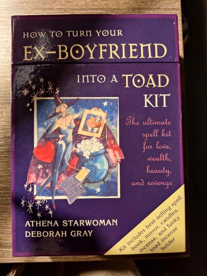 How to turn your ex-boyfriend into a toad kit. Compleet 2003, Boeken, Esoterie en Spiritualiteit, Zo goed als nieuw, Tarot of Kaarten leggen