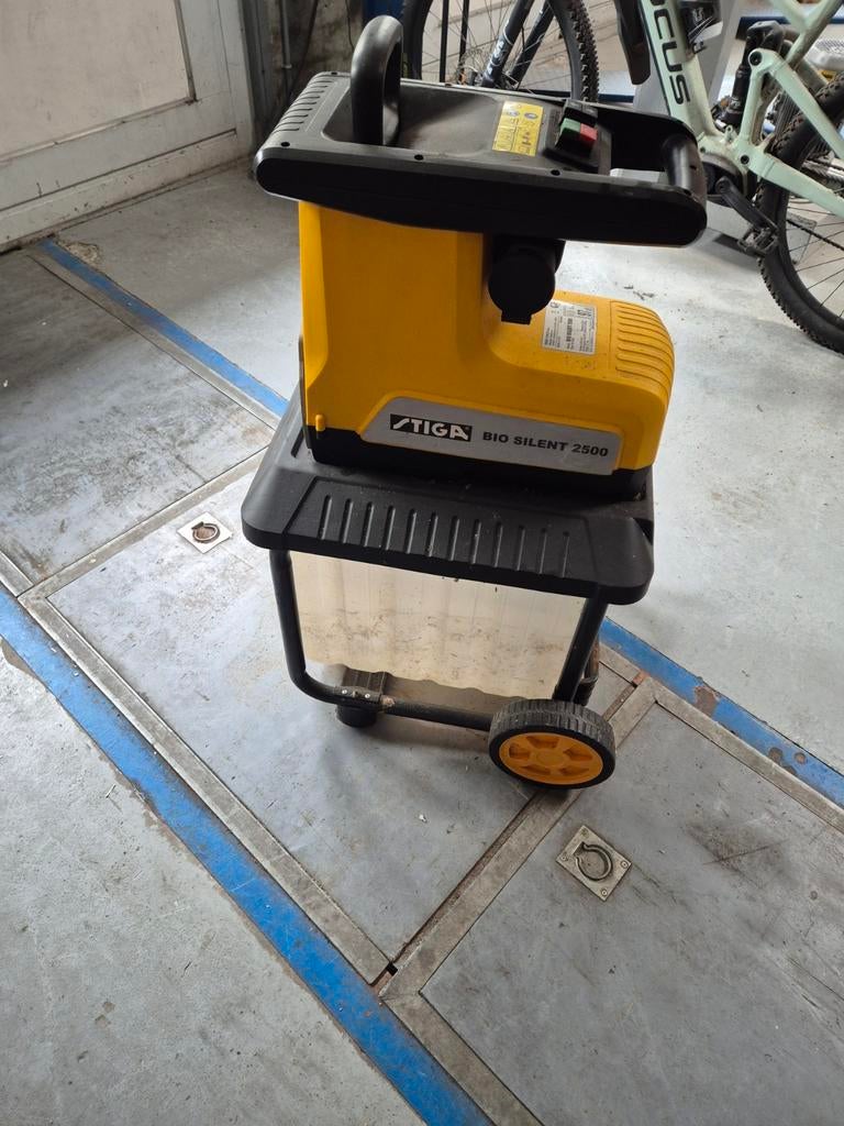 Stiga Bio Silent 2500 takkenversnipperaar/ hakselaar, Ophalen