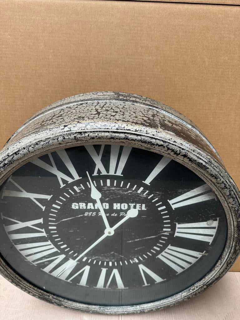 Wandklok Grand Hotel - 60 cm doorsnede, Ophalen of Verzenden, Gebruikt, Analoog, Wandklok