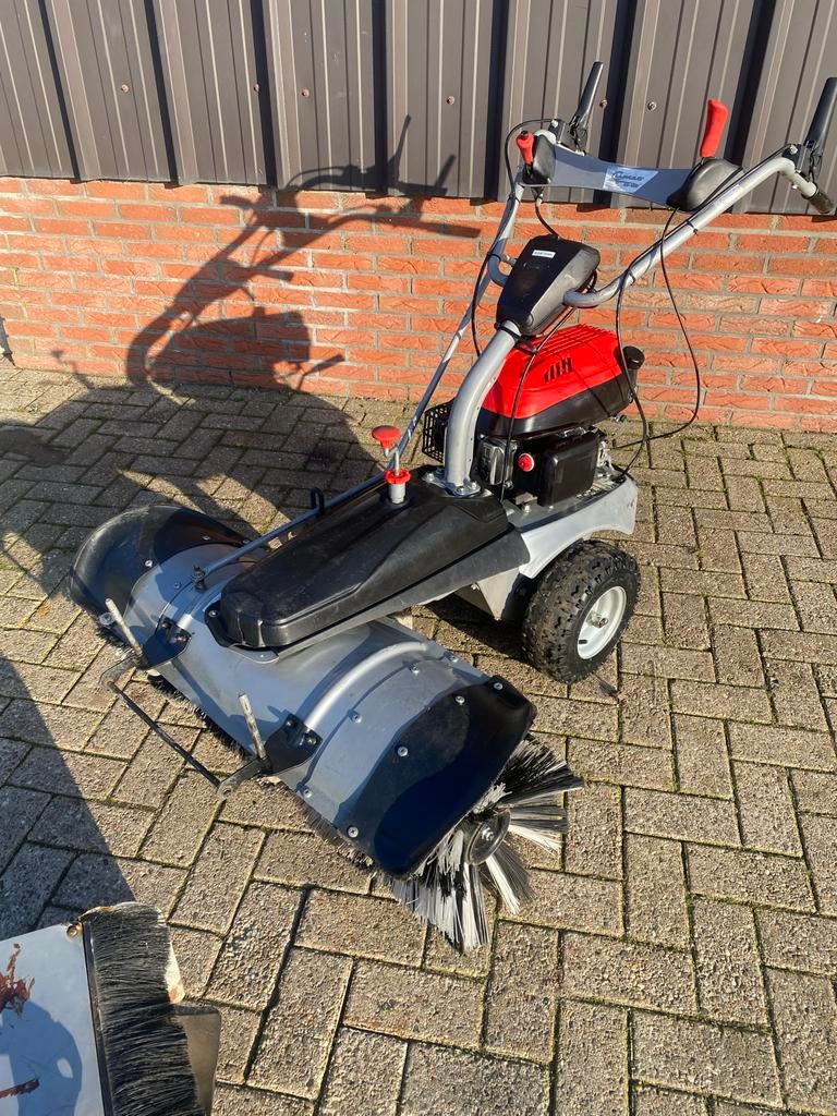 Lumag KM1000 Veegmachine met veegbak - Onderhoud gehad, Tuin en Terras, Veegmachines, Ophalen, Gebruikt