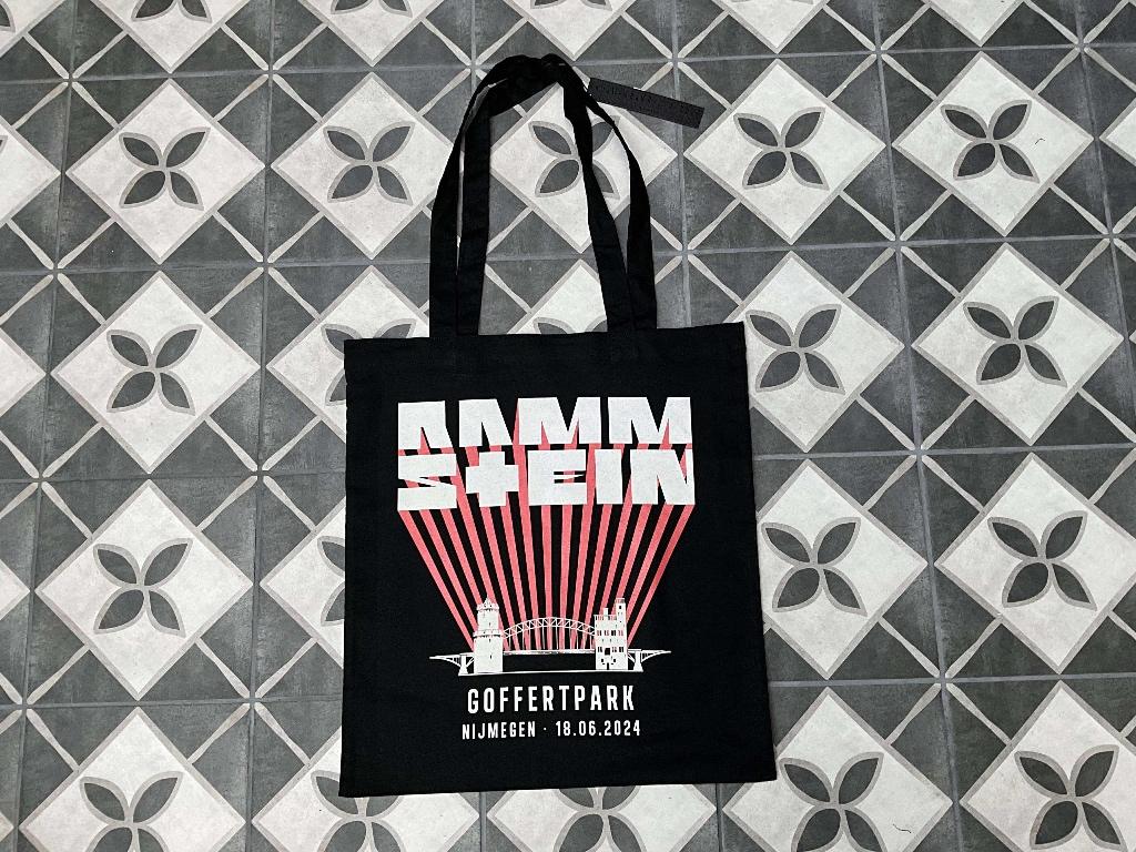 Rammstein schoudertas Gofferpark 2024 originele merch, Nieuw, Ophalen of Verzenden, Foto of Kaart, Rammstein schoudertas Gofferpark 2024 originele merch