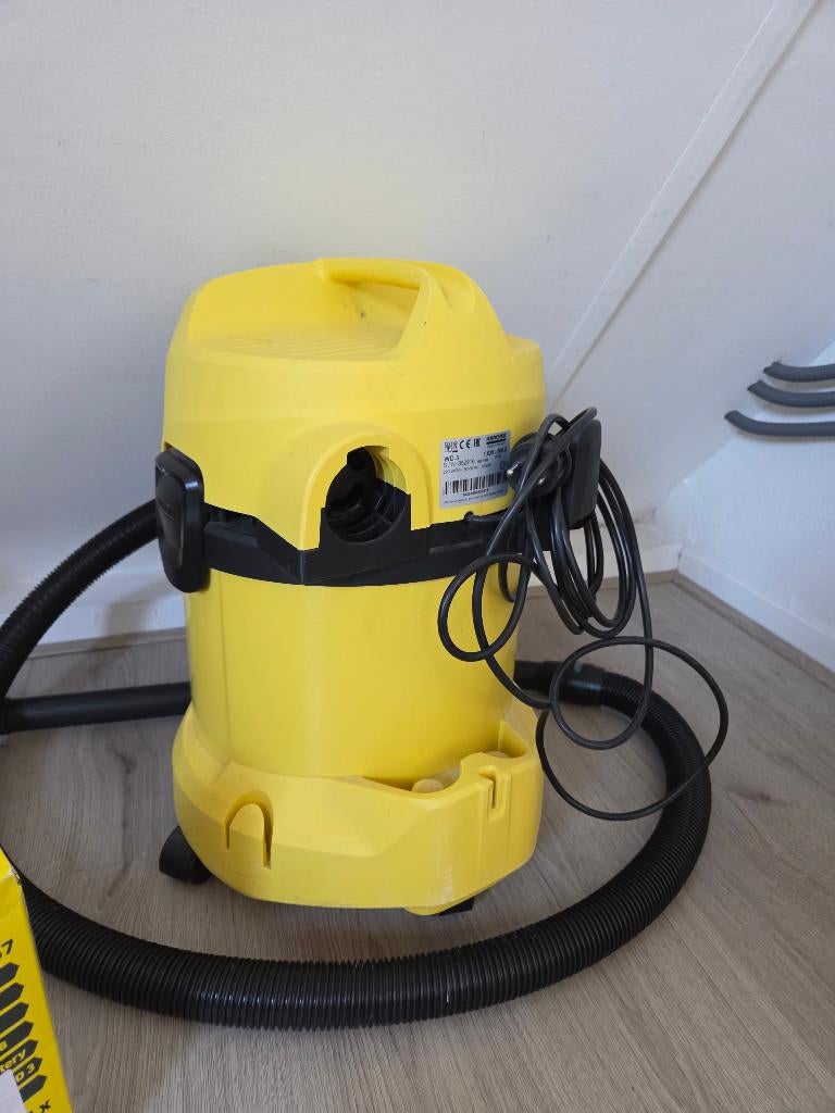 Karcher WD3 Stofzuiger met een doos reserve zakken., Ophalen, Zo goed als nieuw, Minder dan 1200 watt, Waterstofzuiger