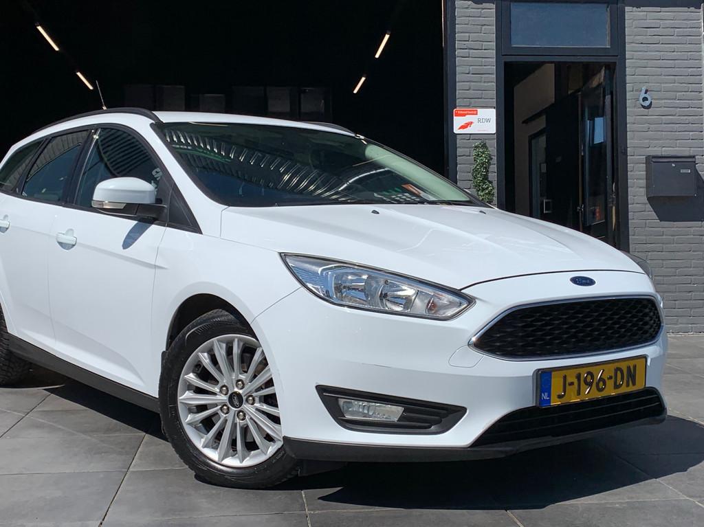 Ford Focus Wagon 1.5 Titanium Edition|Automaat|Navi|Trekhaak, Stof, 4 cilinders, Wit, 690 kg