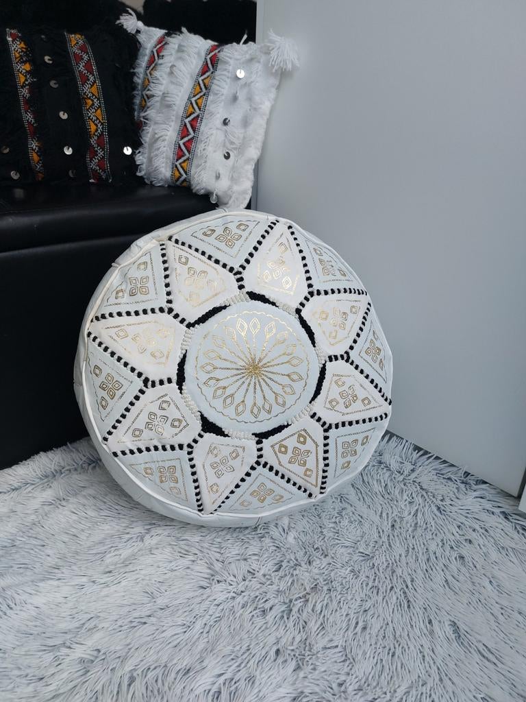 Nieuwe Kalfsleren Poef Wit Zwart Goud - 27x40 cm, Minder dan 50 cm, Rond, Nieuw, Ophalen of Verzenden