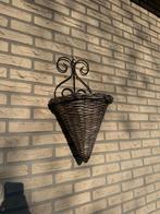 Twee keer gevlochten bloempot met metalen houder, Ophalen, Overige materialen, Gebruikt, Minder dan 60 cm