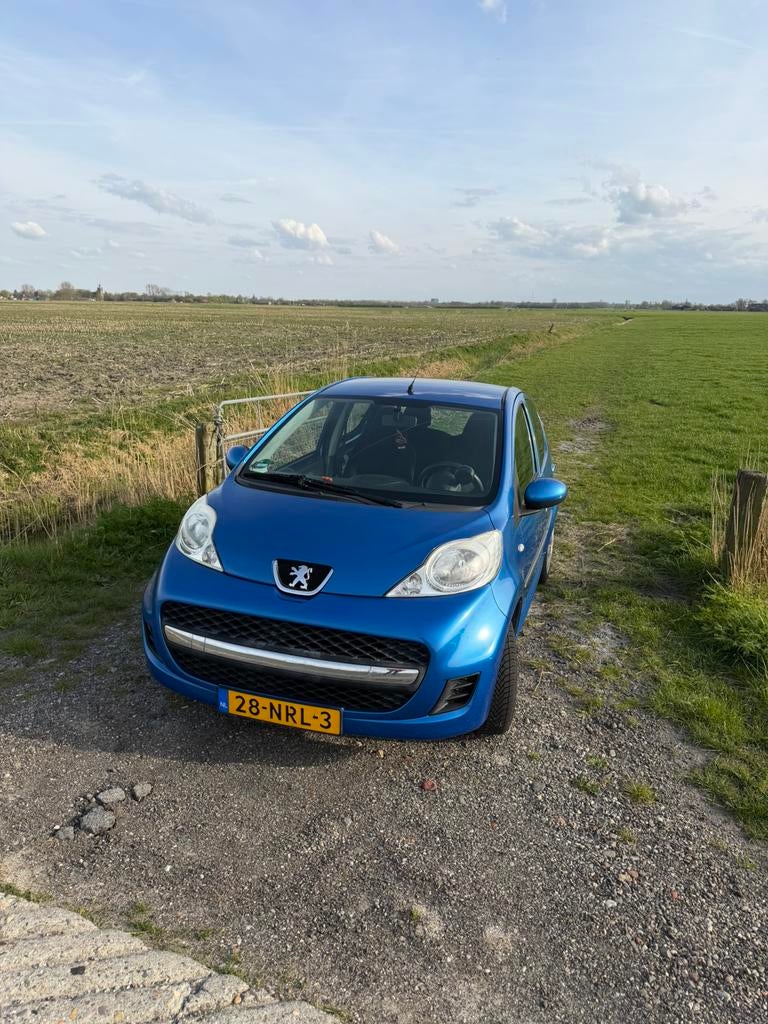 Peugeot 107 1.0 12V 5DR 2010 Blauw, Auto's, Voorwielaandrijving, 68 pk, Origineel Nederlands, Handgeschakeld