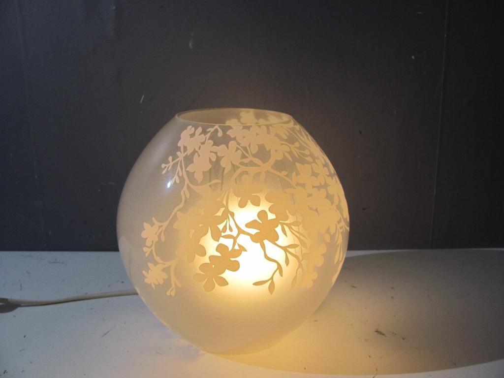 Tafel lamp glas 20cm hoog en 20cm op dikste punt, Huis en Inrichting, Lampen | Tafellampen, Ophalen, Zo goed als nieuw, Glas, Minder dan 50 cm