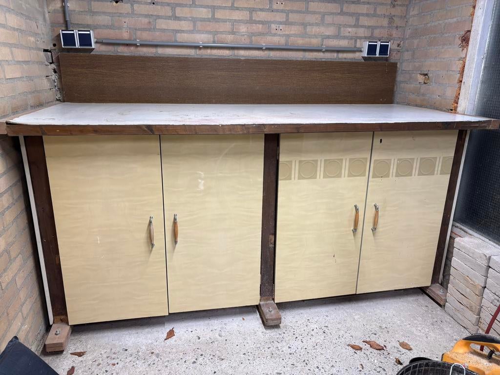 Werkbank gebruikt met kasten, Doe-het-zelf en Verbouw, Werkbanken, Ophalen, Gebruikt, 170 cm of meer, Bankschroef