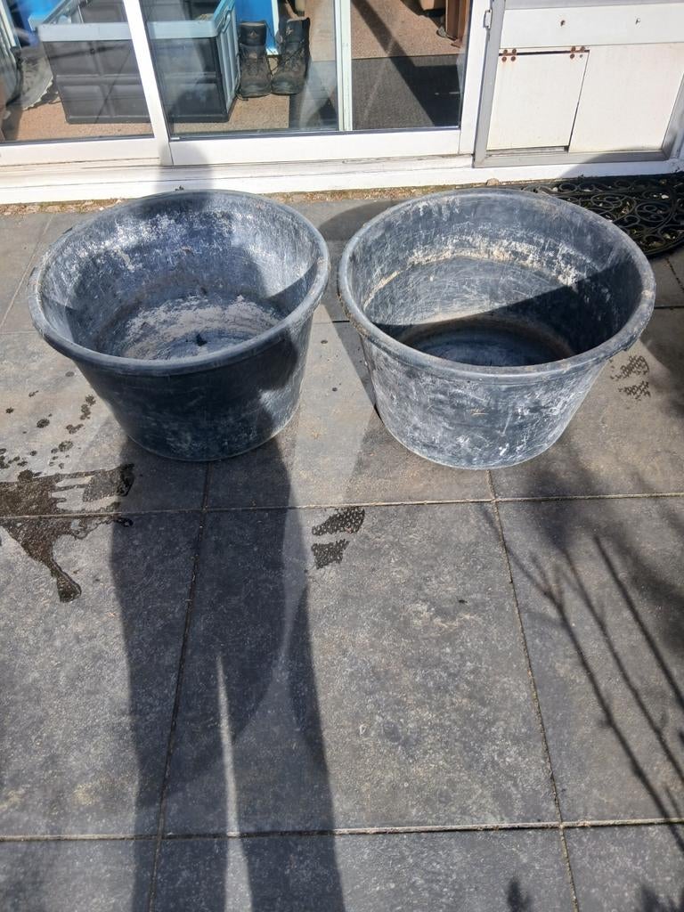 2 speciekuipen diameter 60 hoogte36 cm.cementkuip speciekuip, Doe-het-zelf en Verbouw, Ophalen, Gebruikt