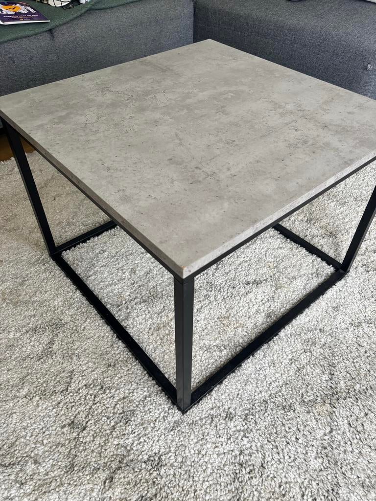 Jysk Dokkedal salontafel - Betonlook met stalen frame, Ophalen, Gebruikt, 50 tot 100 cm, Vierkant