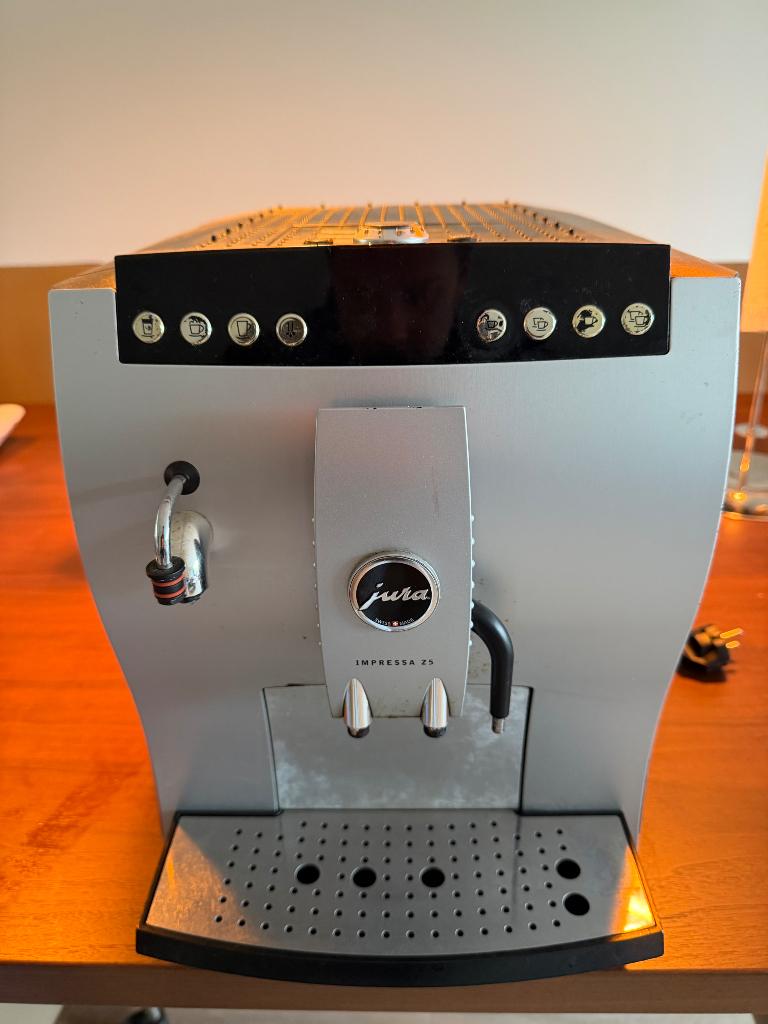 Jura Impressa Z5, Witgoed en Apparatuur, Koffiezetapparaten, Ophalen, Gebruikt, 10 kopjes of meer, Koffiemachine