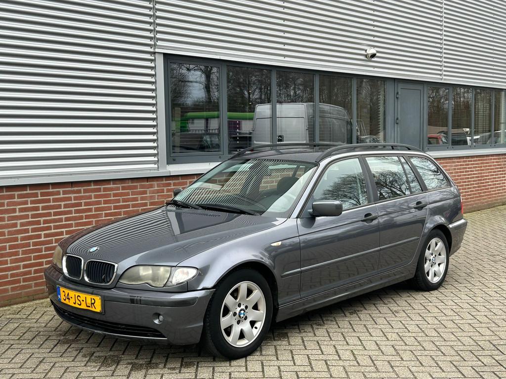 BMW 3 Serie 318i touring Automaat Airco PDC (bj 2002), Auto's, Gebruikt, 4 cilinders, Origineel Nederlands, Handgeschakeld