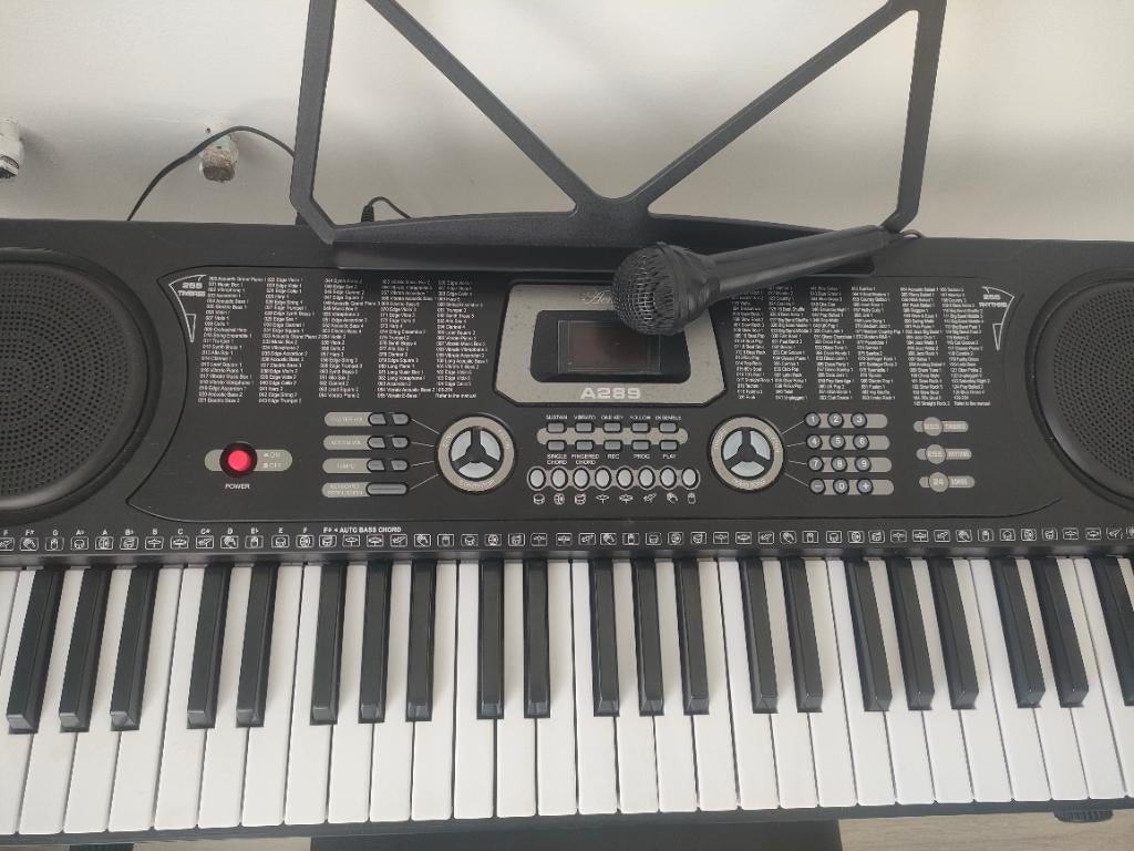 Angus a289 Keyboard + microfoon + verstelbaar krukje, Muziek en Instrumenten, Ophalen of Verzenden, Zo goed als nieuw, 61 toetsen