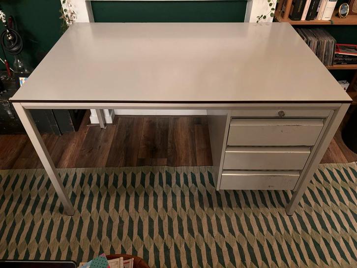 Ahrend de cirkel “Facet” bureau - ontwerp van Friso Kramer, Huis en Inrichting, Bureaus, Gebruikt, Bureau, Ophalen