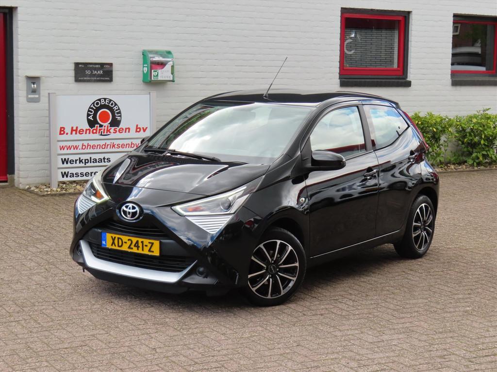 Toyota Aygo 1.0 VVT-i 72pk 5D x-play/ Groot media scherm/ Ap, Stof, Gebruikt, 4 stoelen, Zwart