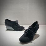 Tommy Hilfiger design schoenen met hoge slee hakken blauw 37, Blauw, Ophalen of Verzenden, Zo goed als nieuw, Schoenen met hoge hakken