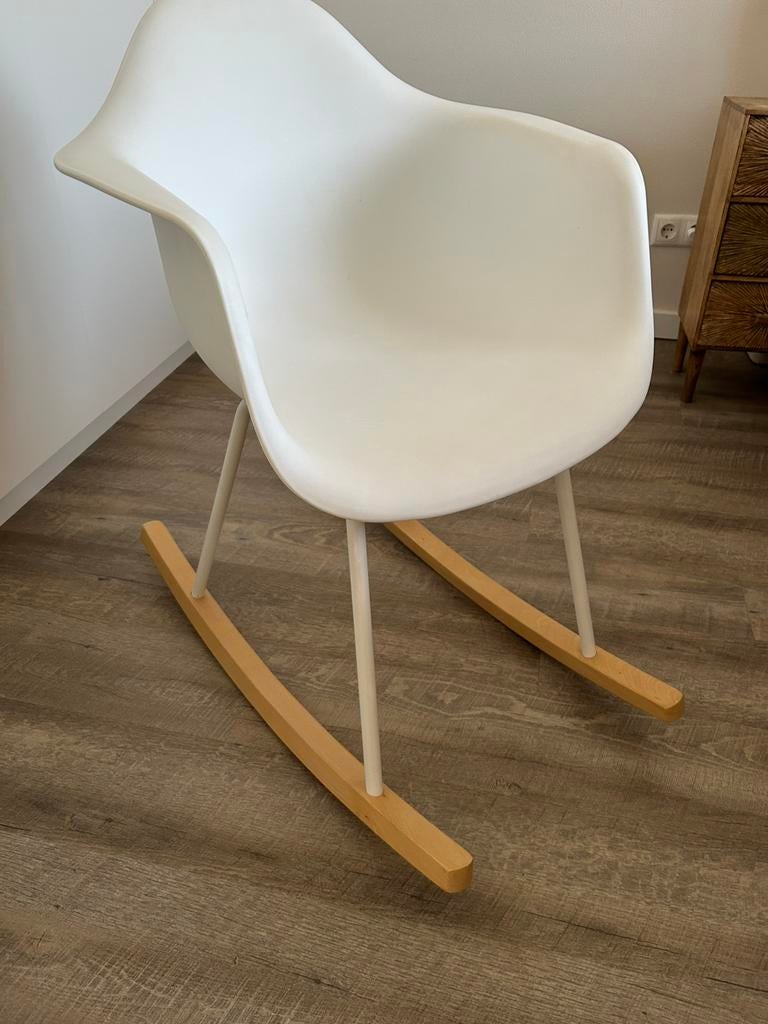 Witte schommelstoel, Kinderen en Baby's, Kinderkamer | Tafels en Stoelen, Ophalen, Zo goed als nieuw, Stoel(en)