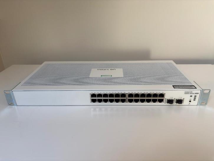 HPE Aruba Instant On 1830, Computers en Software, Netwerk switches, Zo goed als nieuw, Ophalen of Verzenden