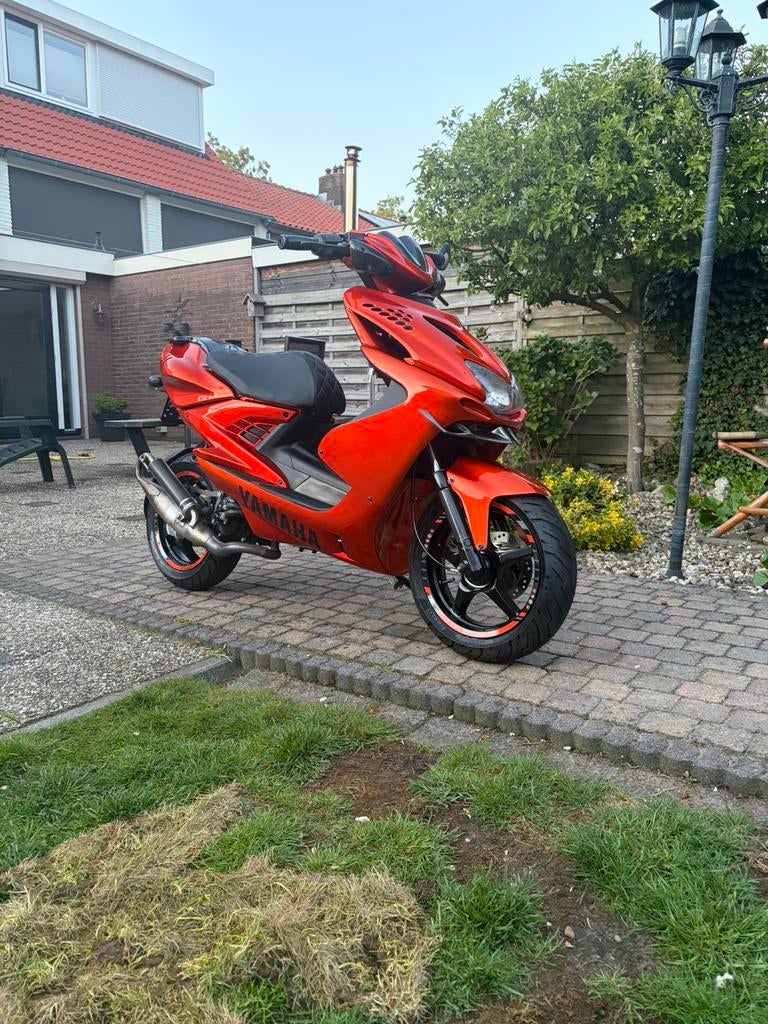TE KOOP: Yamaha Aerox 50cc geel kenteken!, Ophalen, Zo goed als nieuw, Benzine, Overige modellen