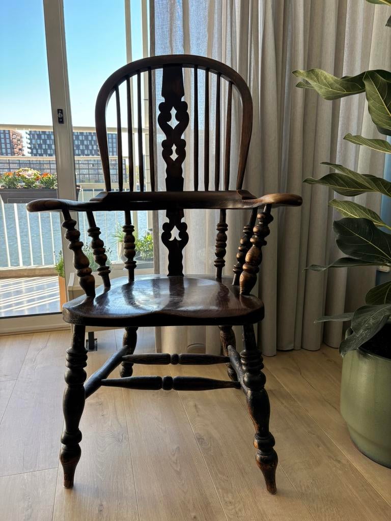 Antieke houten stoel, Ophalen