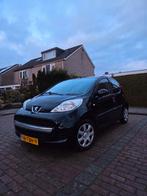 Peugeot 107 1.0 12V 5DR 2012 Zwart AIRCO!, Voorwielaandrijving, Stof, Elektrische ramen, Zwart