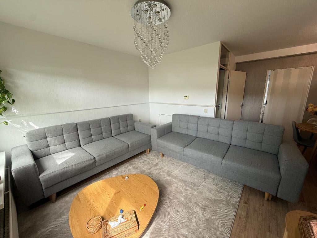 Licht grijze banken met opbergruimte, Huis en Inrichting, Banken | Bankstellen, Ophalen, Gebruikt, Modern, Scandinavisch, Driepersoons